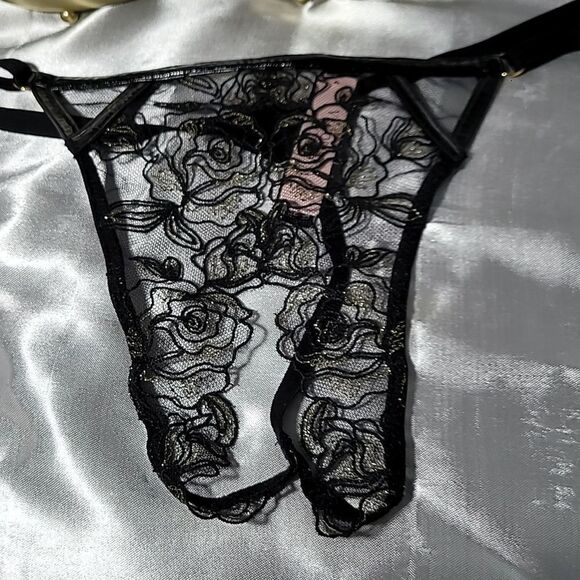 VCTORI'AS SECRET Very Sexy Lace & Faux Leather String Thong 1921 - Picture 5 of 5